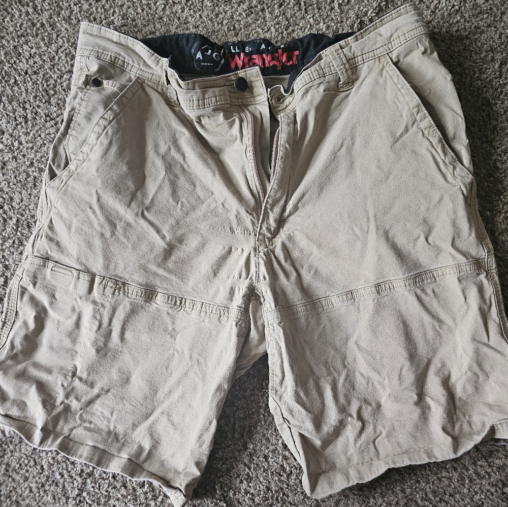 Wrangler Men's Tan Shorts